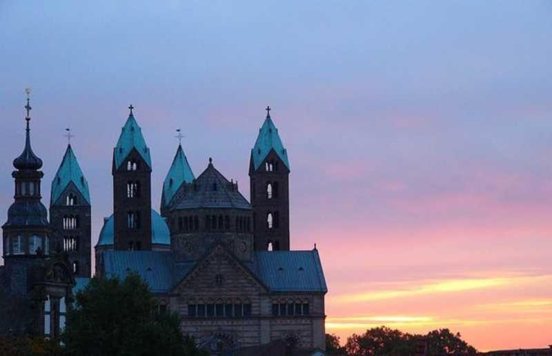 Ferienwohnungen Domblick Mit Historischem Innenhof Speyer Exteriör bild