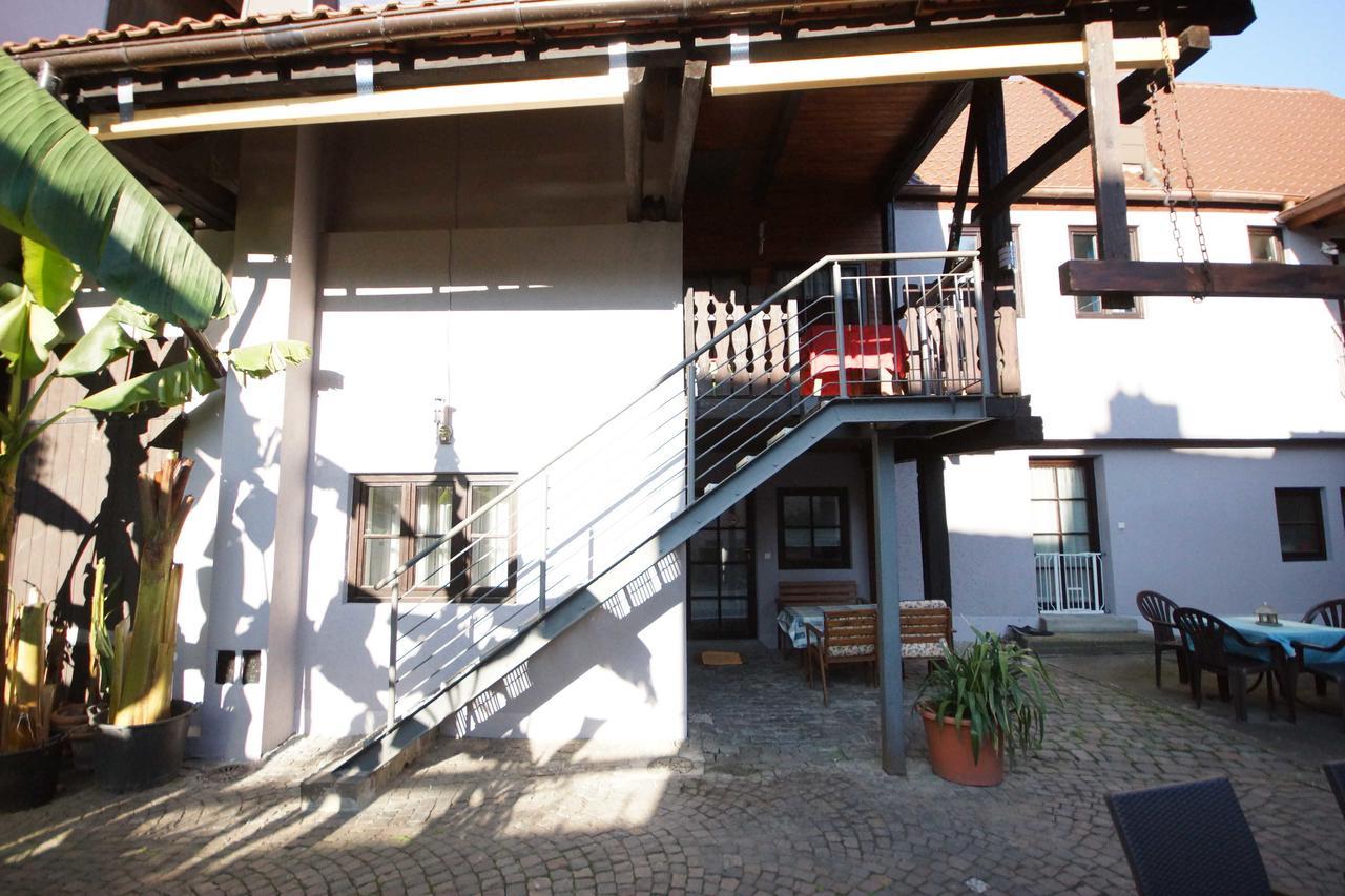 Ferienwohnungen Domblick Mit Historischem Innenhof Speyer Exteriör bild